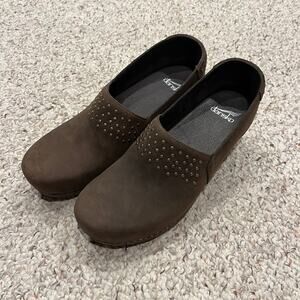 Dansko Mavis Studded Clogs Brown Nubuck Leather Sz EU 40 US 10 Casual Comfort